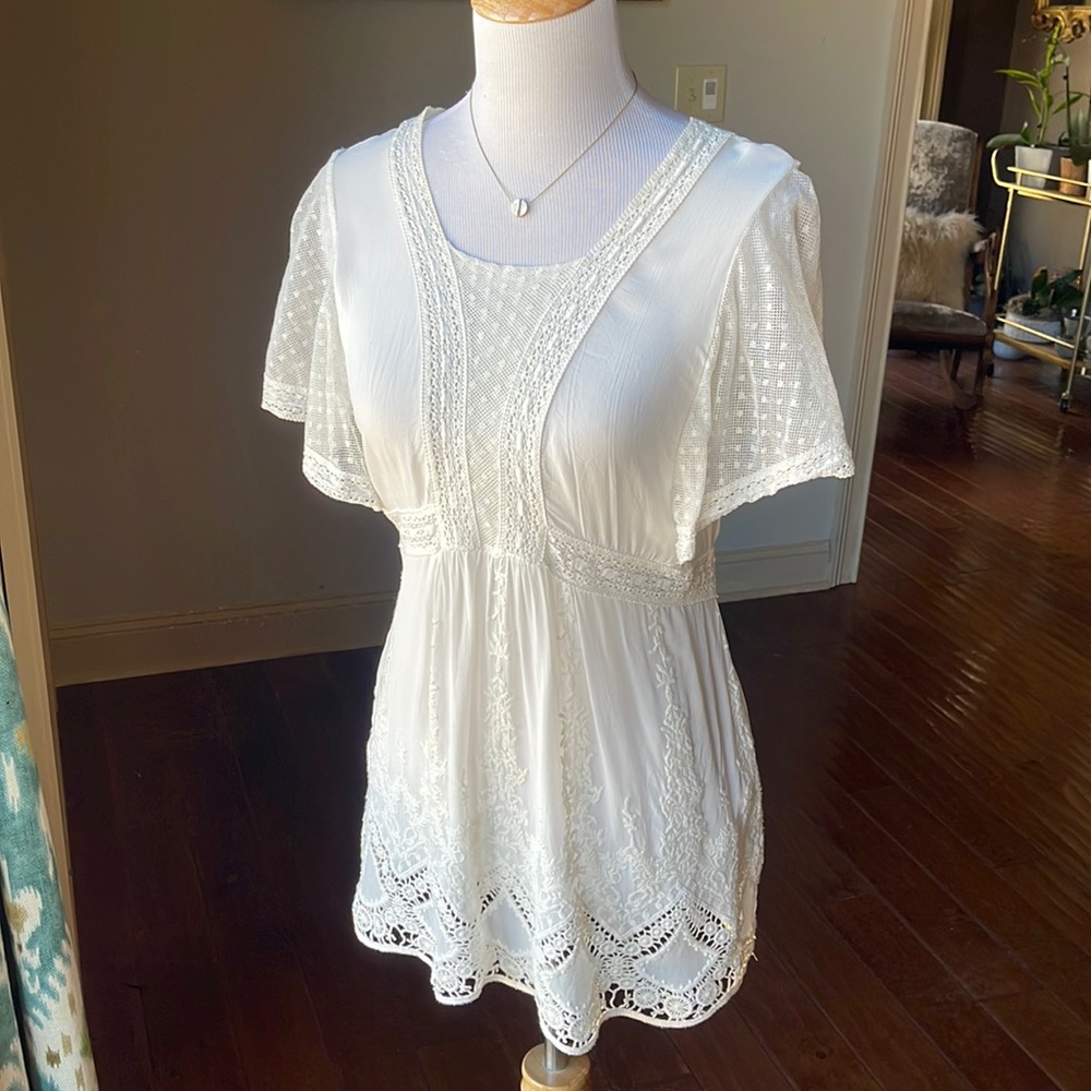 A pea in the pod maternity size XS lace top